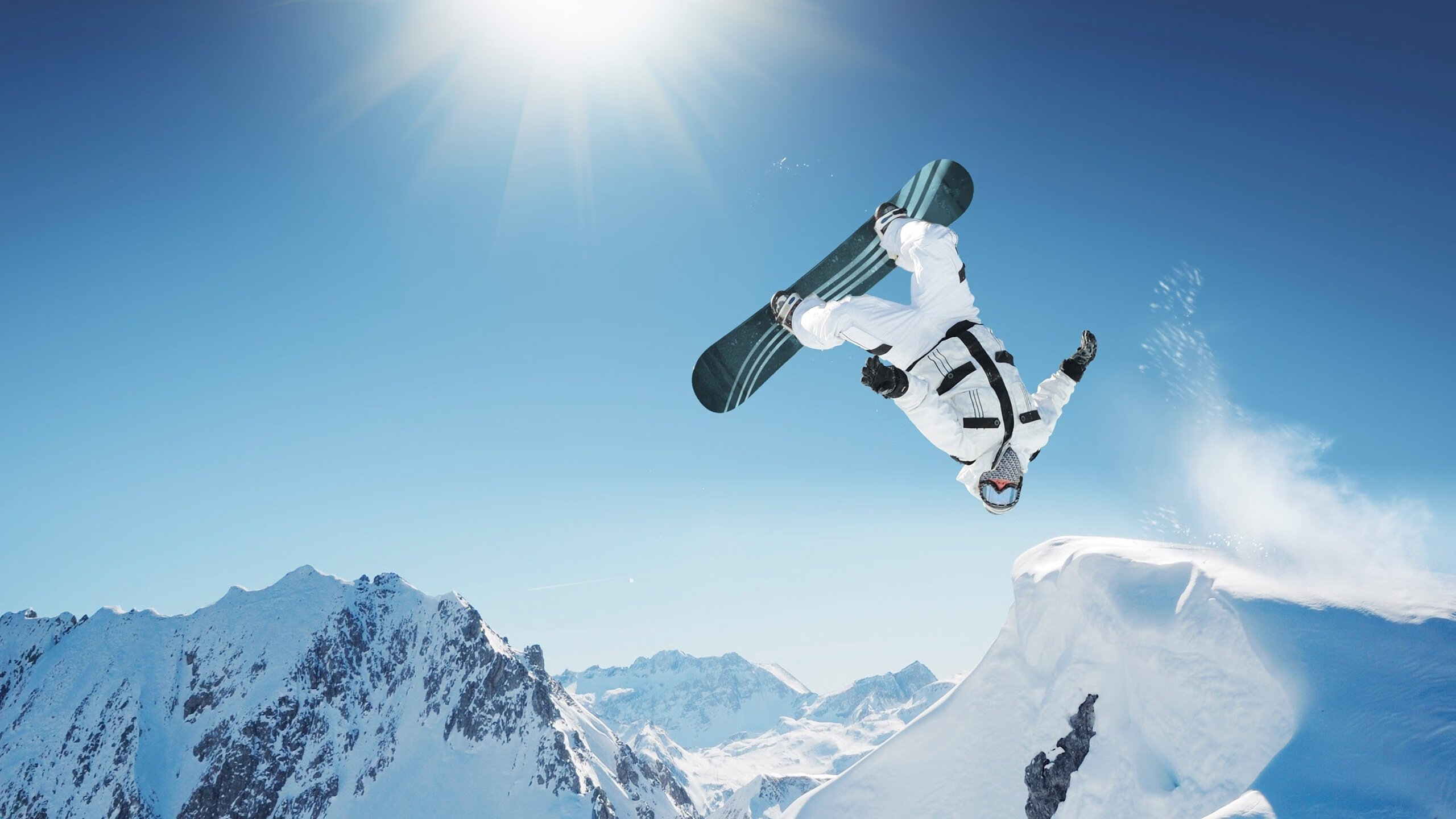 葡萄牙骑手玛丽亚·卡埃塔诺在2024年葡萄牙盛装舞步锦标赛中以“Hit Plus”马匹获得个人赛银牌，展现坚韧精神。